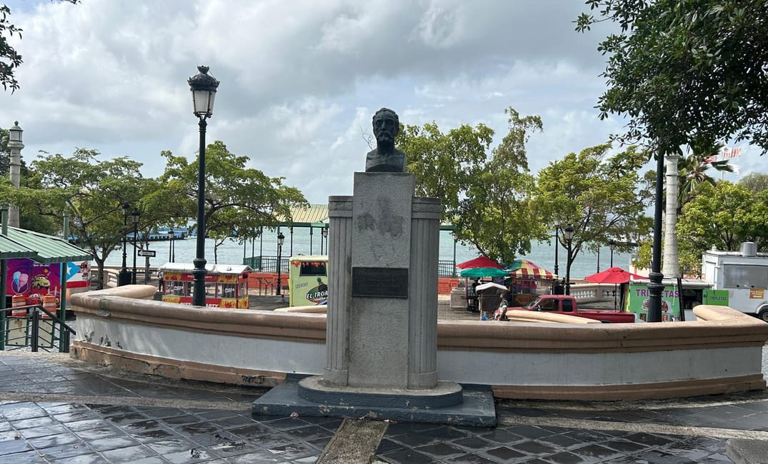 La Plaza de Hostos se mantiene firme