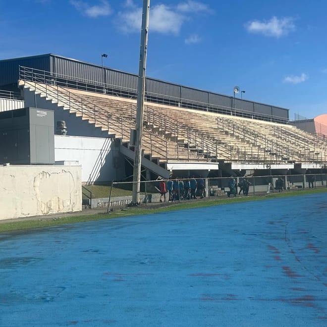 Imagen de: El Polideportivo Rebekah Colberg es símbolo de abandono institucional y resistencia comunitaria